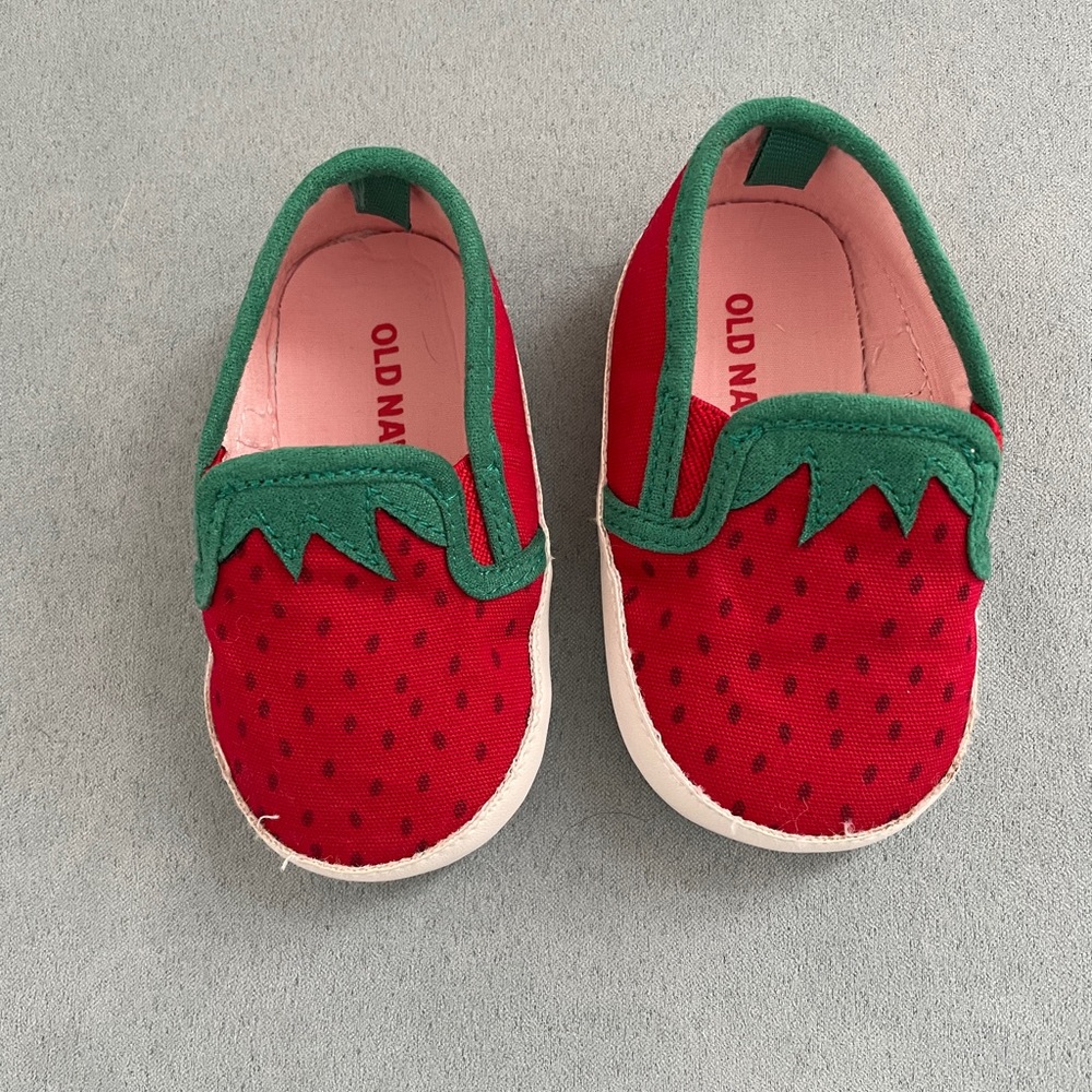 Strawberry shoes 🍓